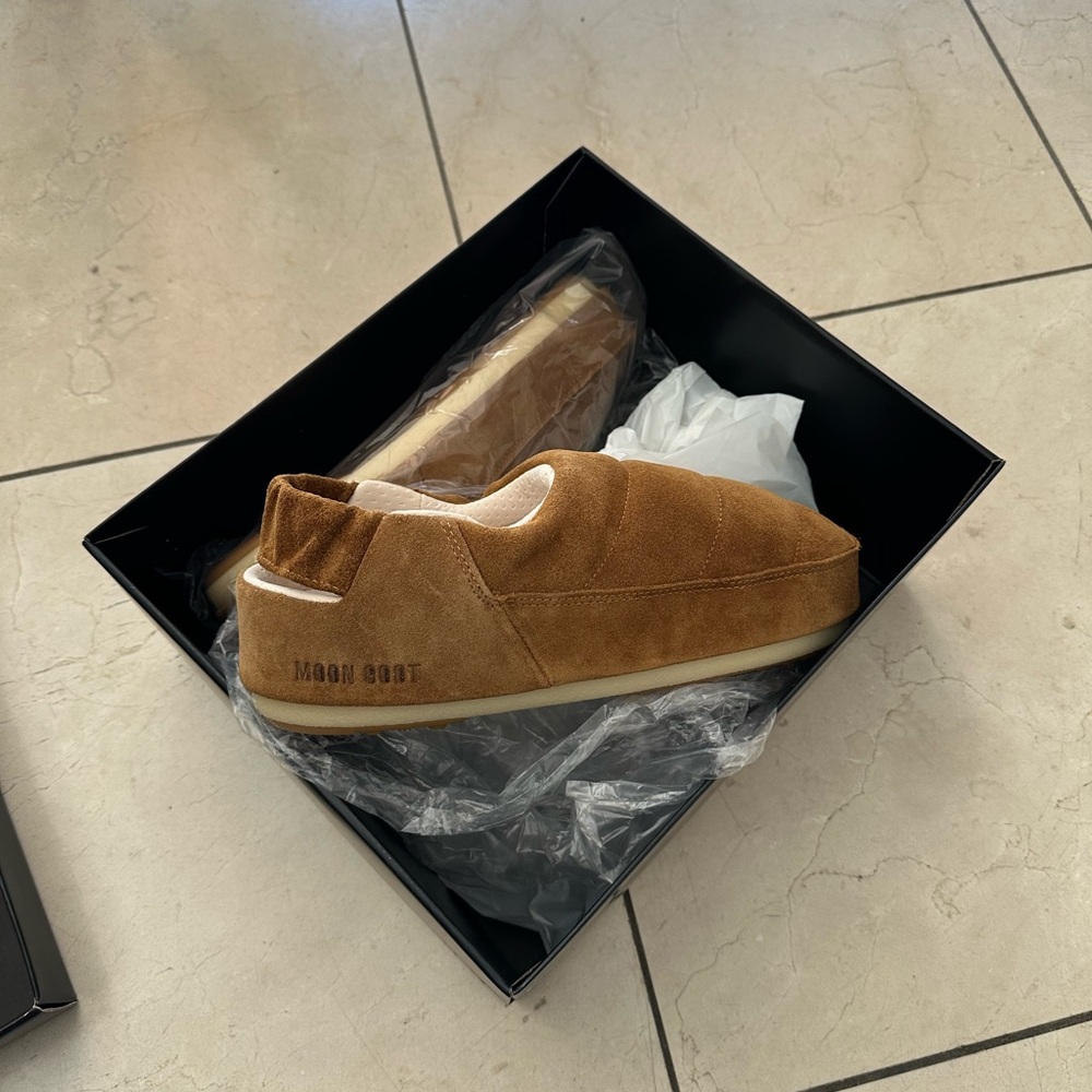 Moon Boot Sandal Band Suede (New, Size 11.5)
